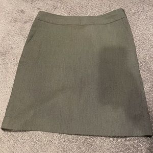 Banana Republic brown/tan pencil skirt with pockets.